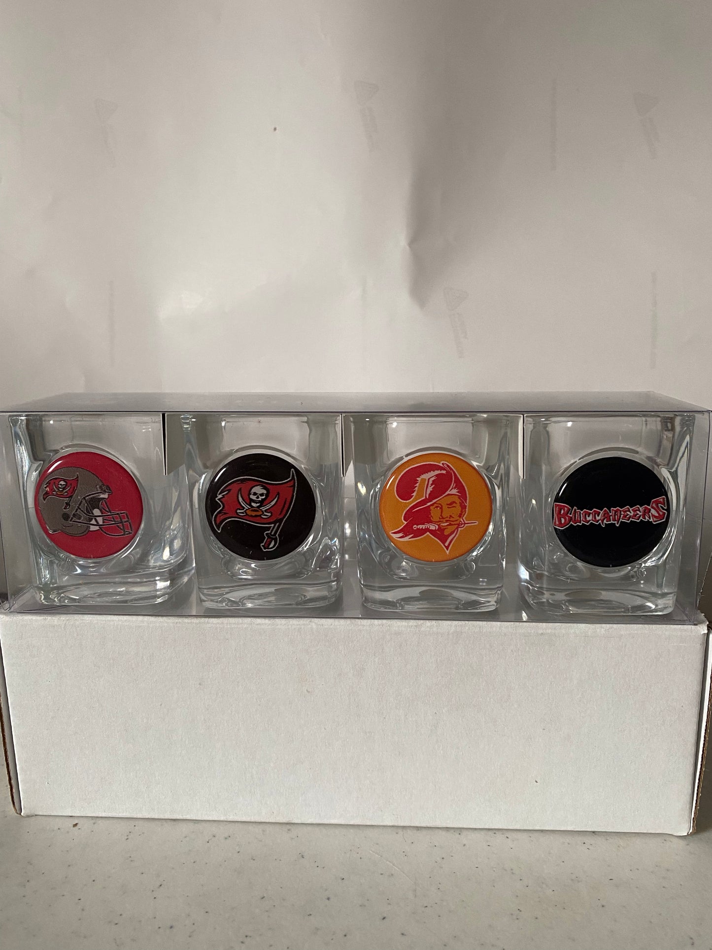 TAMPA BAY BUCCANEERS SET OF SHOT GLASSES