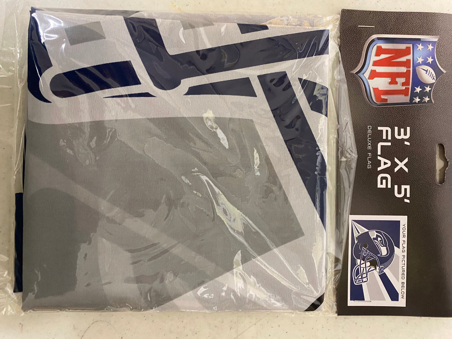 SEATTLE SEAHAWKS “HELMET FLAG”